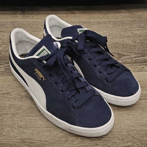 [LIKE NEW] Navy Puma Suede Classic Sneakers COMES WITH BOX (worn once)Blue Laces - Picture 2 of 11